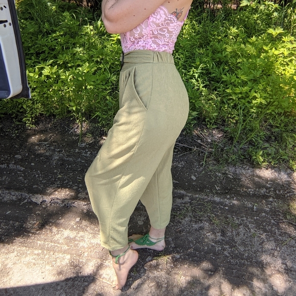 Babytayebae Other Asos Belted Green Balloon Capris Pants W Pockets